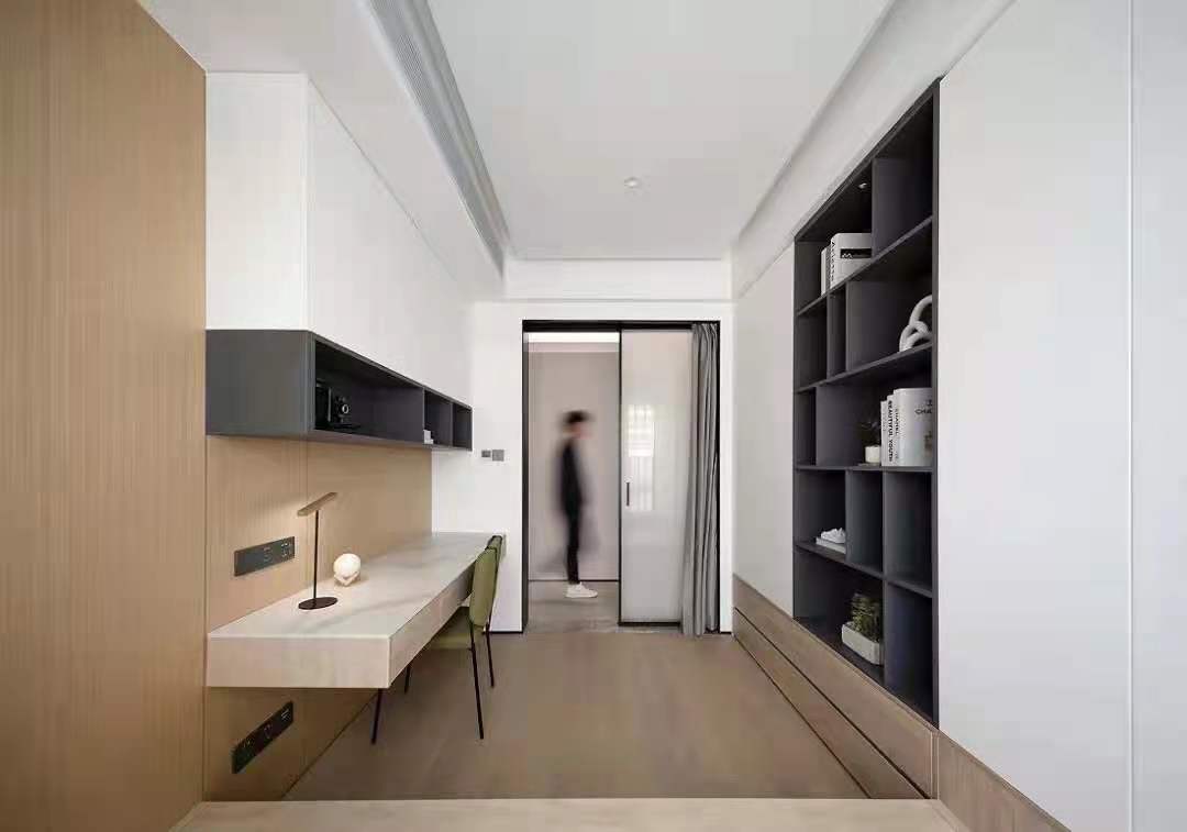 自然舒適的木飾面, 溫柔色調(diào)的軟裝，讓整個空間更具治愈感和親和力，加上生活的煙火氣，安靜而溫馨，平淡而簡單。 (4).jpg