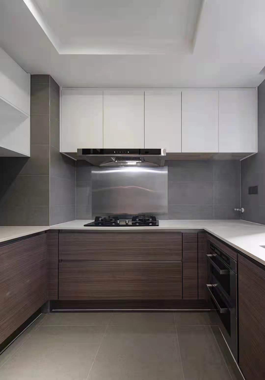 自然舒適的木飾面, 溫柔色調(diào)的軟裝，讓整個空間更具治愈感和親和力，加上生活的煙火氣，安靜而溫馨，平淡而簡單。 (8).jpg